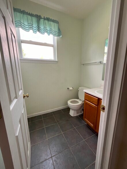 1/2 Bath - 2148 Cumulus Ct