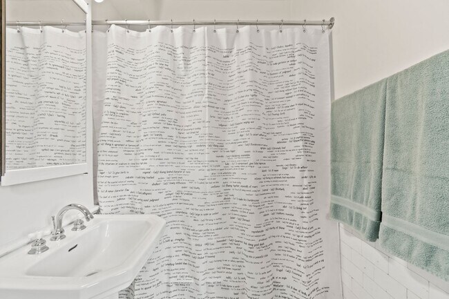 Building Photo - Adams Morgan Condo | Studio | 1 Bath | 300 Sf