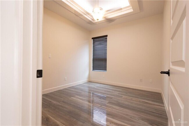 Building Photo - 30 Wisteria Ave