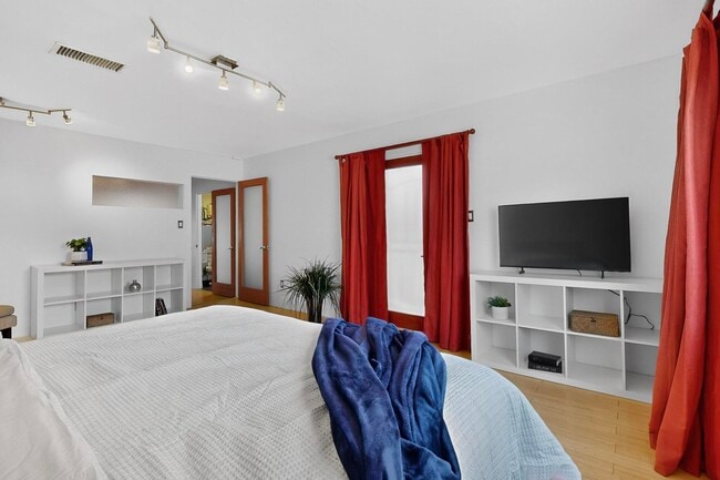 Building Photo - 1640 Stanford Dr SE