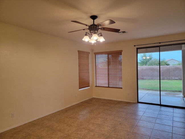 Building Photo - 3562 E Meadowview Dr