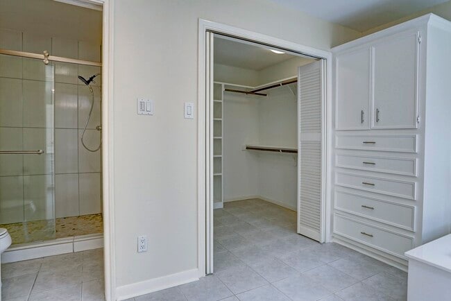 Building Photo - 13819 Starhill Ct