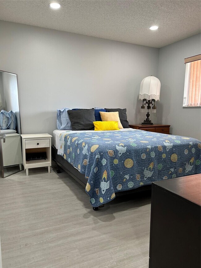 Building Photo - 6770 Royal Palm Blvd