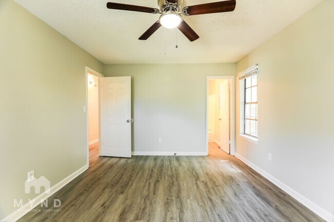 Building Photo - 2708 Laburnum Dr
