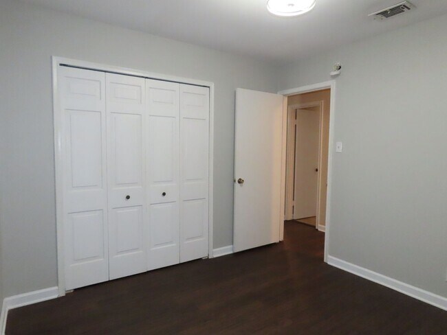 Building Photo - South Tyler! Lovely 3 Bedroom, 2 Bath House w/Garage