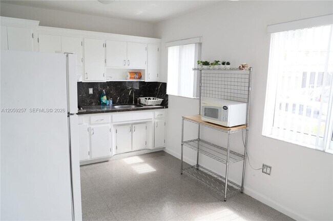 Building Photo - 215 Antilla Ave