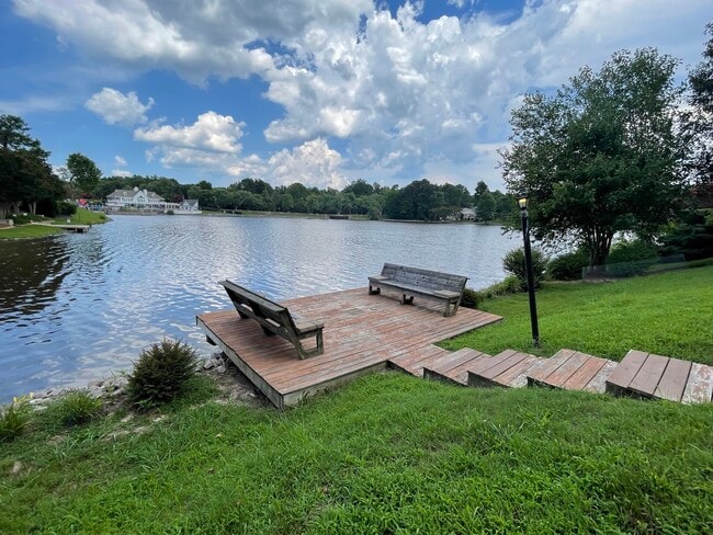 Building Photo - 511 N Water's Edge Dr