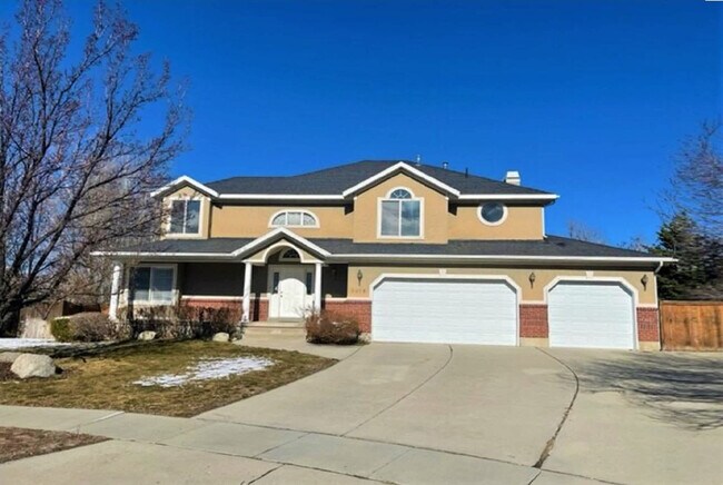 Building Photo - 2009 Sweetbriar Ln