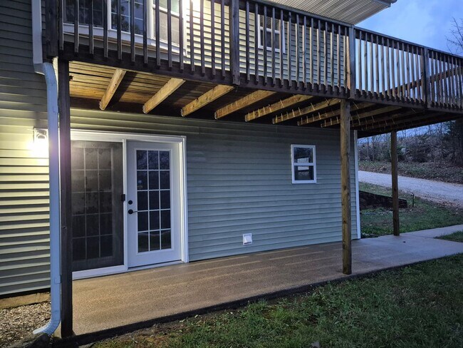 Building Photo - 3 Bedroom Home in Gravois Mill