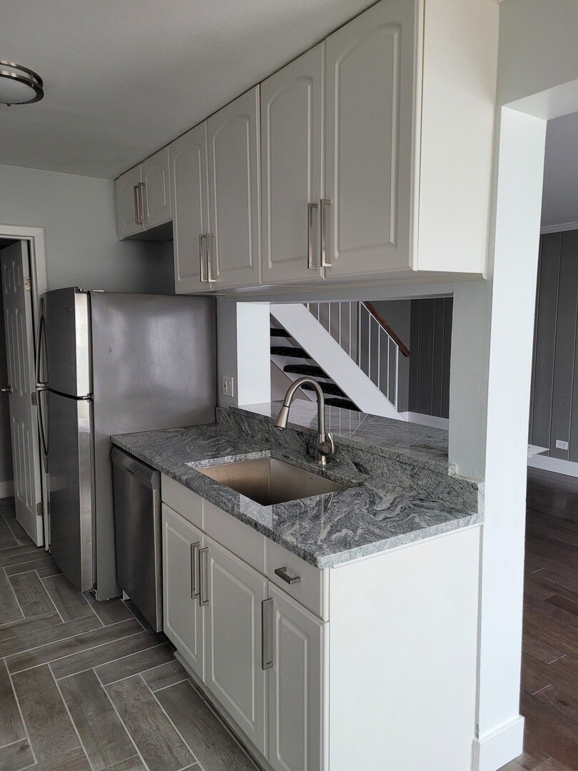 Building Photo - 362 Farmingdale Cir