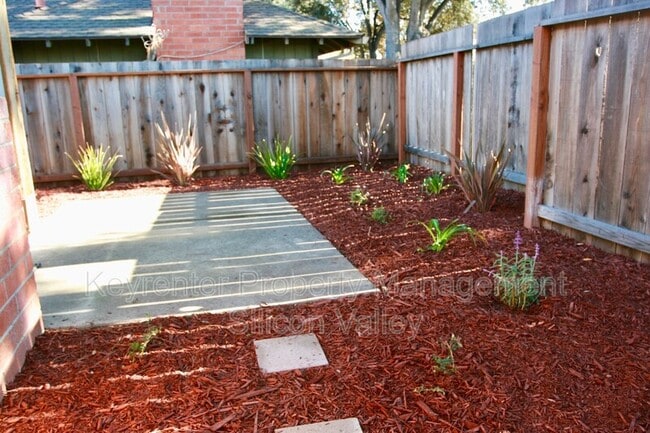 Building Photo - 937 Miramonte Ave
