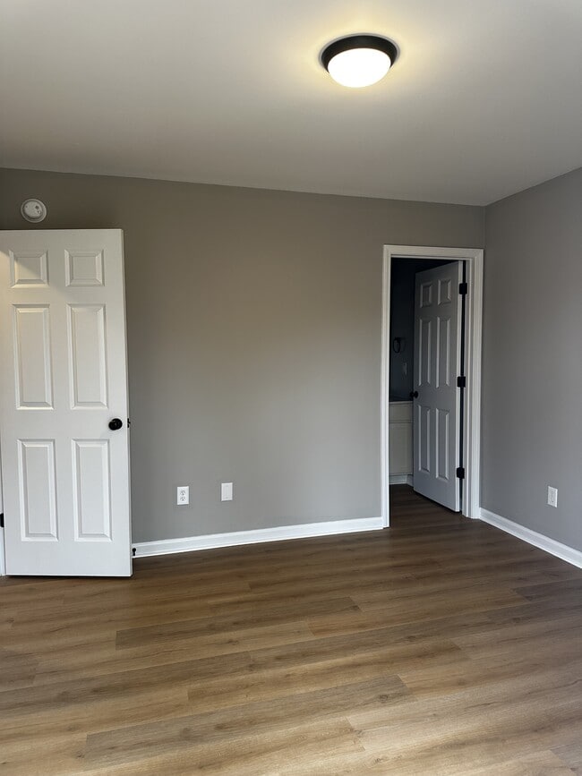 Building Photo - 137 Hickman St