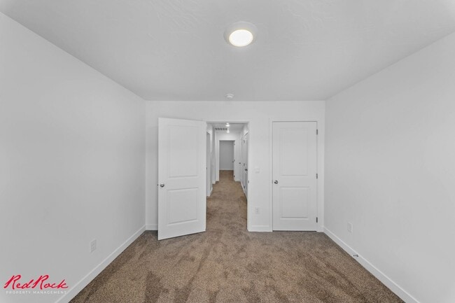 Building Photo - Beautiful 3 Bed Townhome with Amazing Amenities! 6 Month Lease