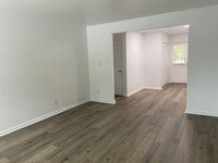 Building Photo - Adorable 2 Bedroom, 1 Bath in East Raleigh near Cary Crossroads - Pet Friendly!