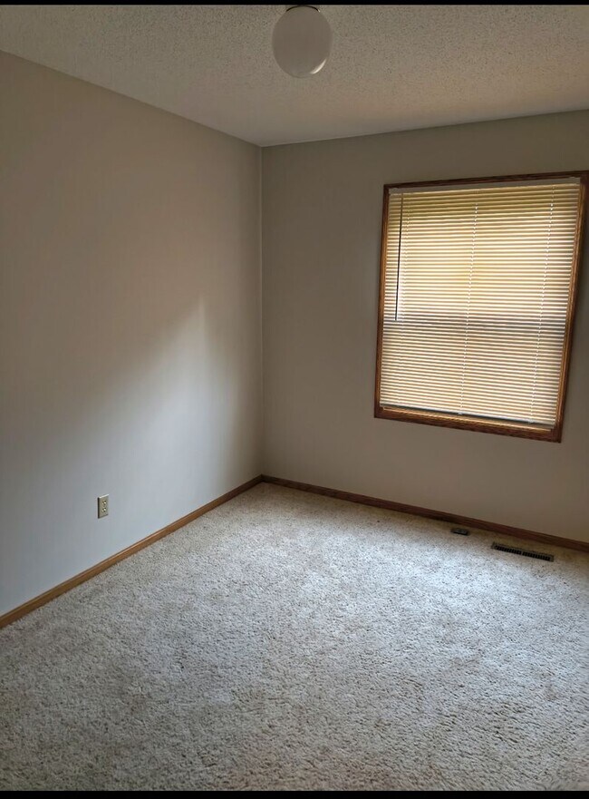 Building Photo - 1250 Silverwood Ct