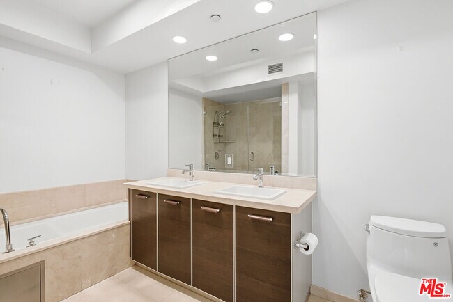Building Photo - 325 S Arnaz Dr