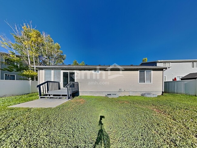 Building Photo - 5551 Geneva Way