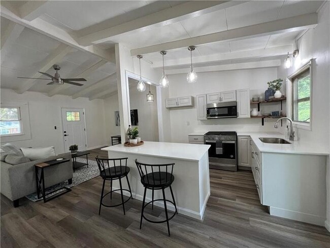 Building Photo - 2956 Monterey Dr