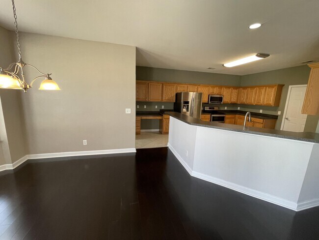 Building Photo - 717 Gazania Ln