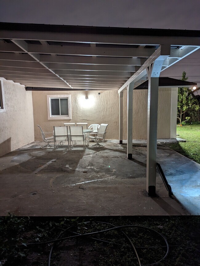 Patio - 5620 SW 40th St