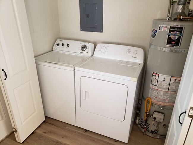 Building Photo - Three Bedroom Home in Midtown District