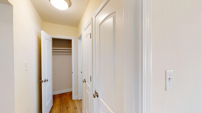 Building Photo - 15495 Marty Dr