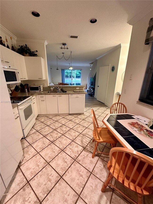 Building Photo - 2122 Pasa Verde Ln