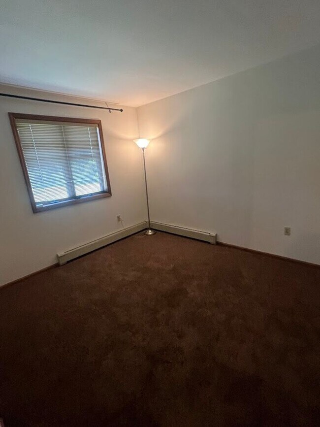 Building Photo - 3 Bedroom Home on 3 Acres