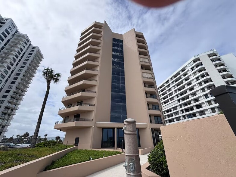 Building Photo - 3023 S Atlantic Ave