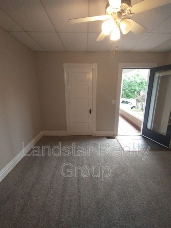 Building Photo - 2127 Grinstead Dr