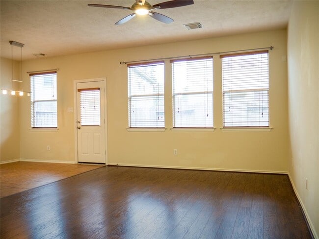 Building Photo - 47 Wickerdale Pl