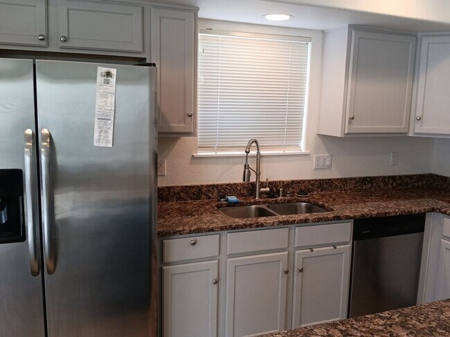 Building Photo - 3 Bedroom, 3 Bathroom Home! Schedule a Showing Today!