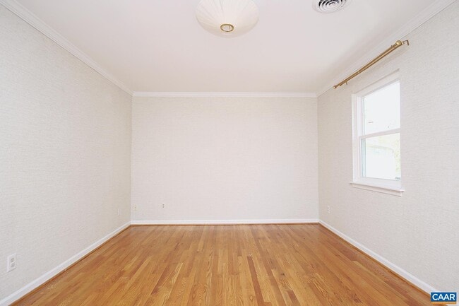 Building Photo - 211 Greentree Park