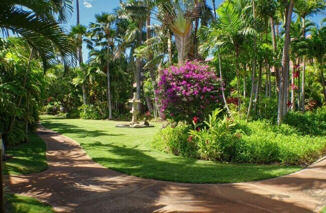 Building Photo - Spacious 2BR/2BA Condo with Garden View – Steps from the Ocean