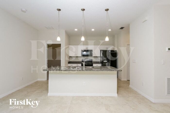 Building Photo - 2594 Dalhart Ave