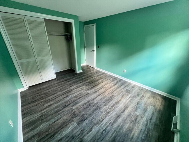 Building Photo - Single Family, Raised Ranch With Many Upda...