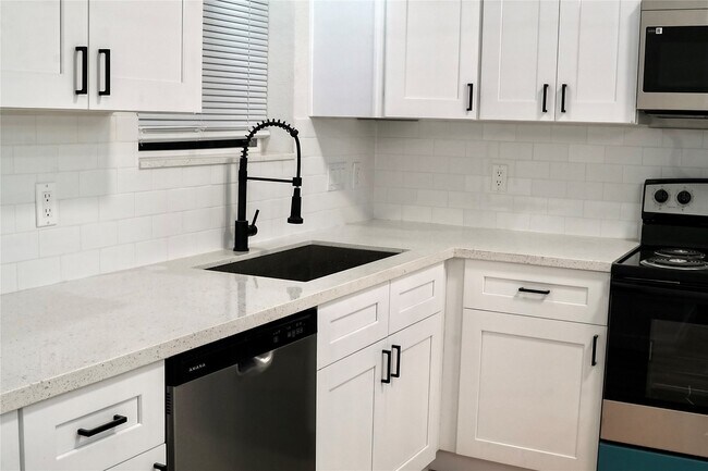 Building Photo - 9705 Garcroft St