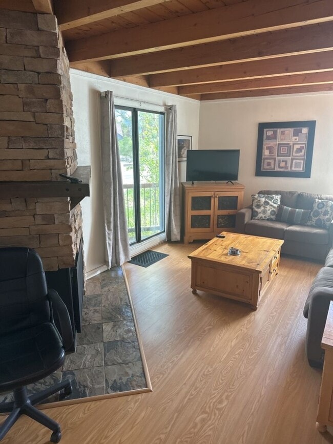 Building Photo - Quaint 1 Bedroom/1 Bath Unit in Wildernest...