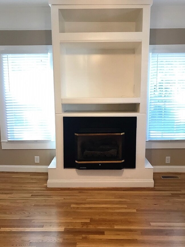 Building Photo - Beautiful 3 Bed 3.5 Bath House