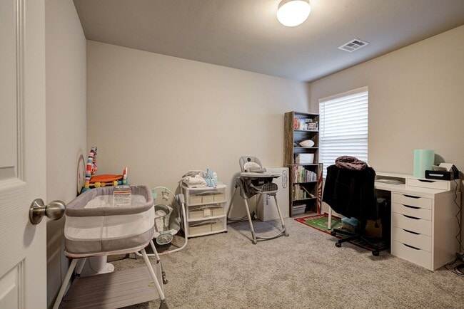 Building Photo - 3 bed 2 bath 2 car garage only two years o...