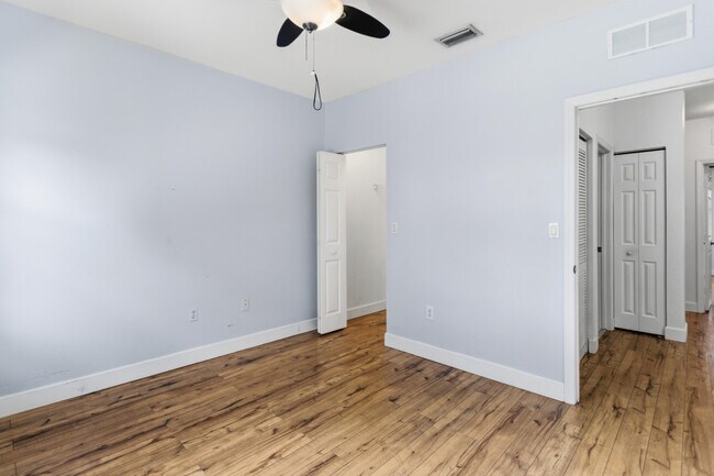 Building Photo - 5056 SW 141st Ave