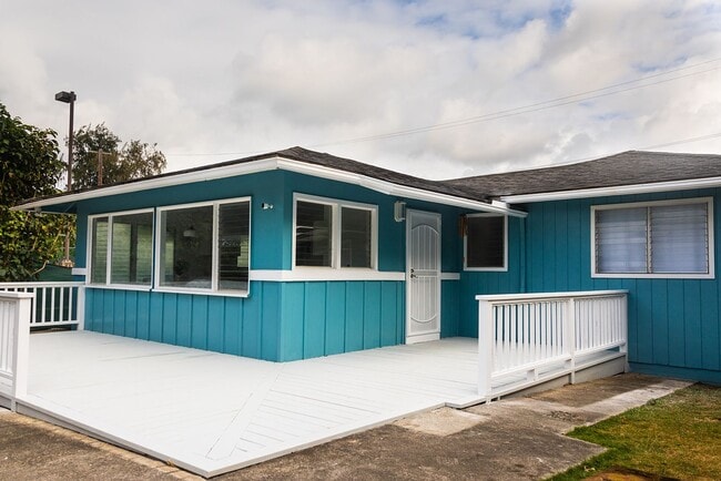 Building Photo - Oceanfront Malaekahana 3 bed / 2 bath Reno...