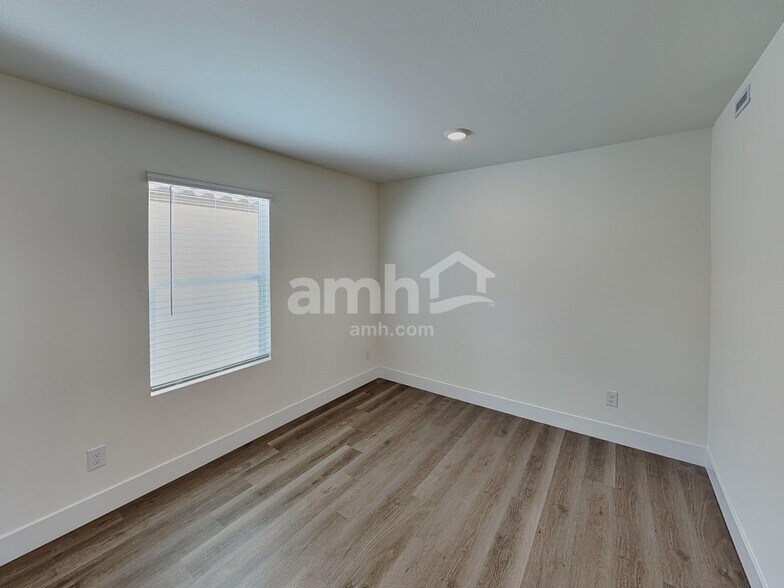 Building Photo - 7794 Hickory King Ave