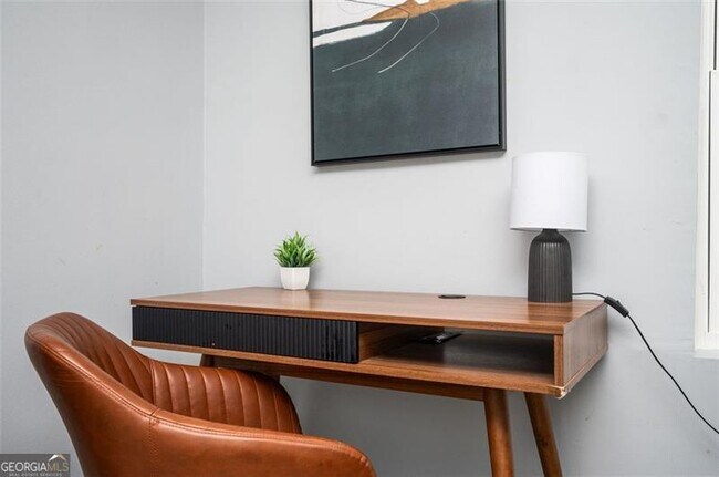 Building Photo - 1778 Flintwood Dr SE