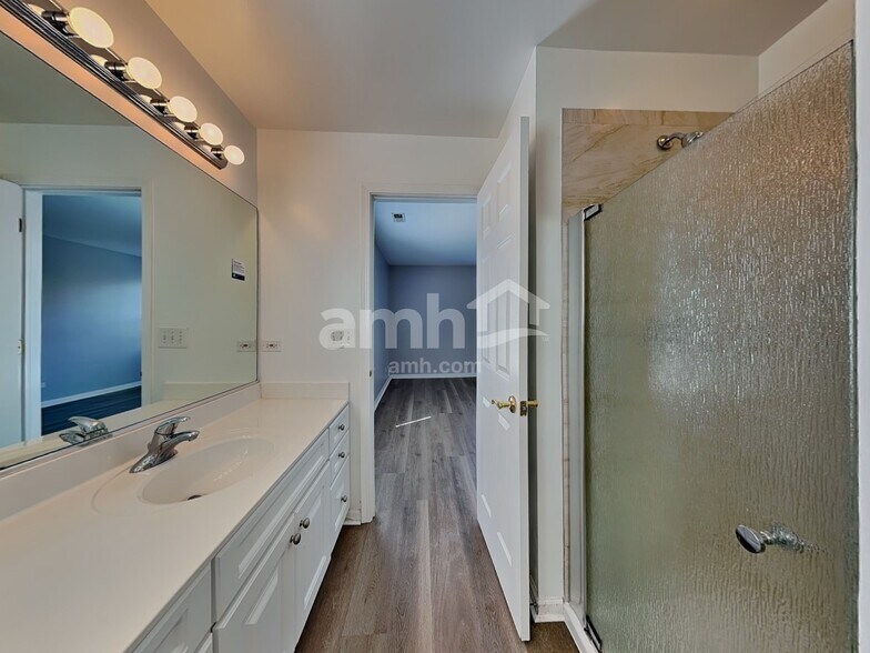 Building Photo - 312 Evergreen Cir