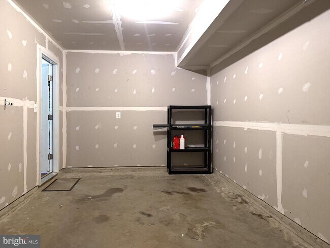 Building Photo - 1005 Sithean Way