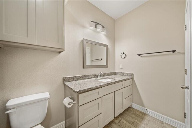Building Photo - 7721 Dove Holw Dr