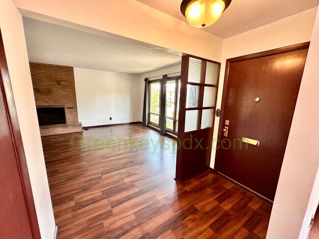 Building Photo - 3-Bedroom, 1.5-Bathroom House in Concordia...
