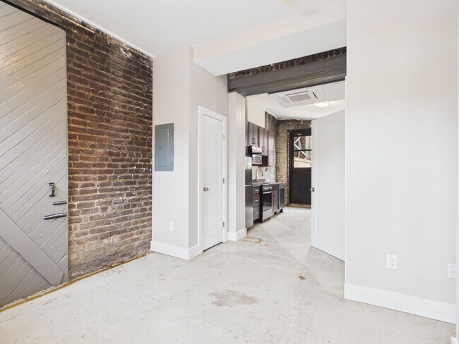 Building Photo - 7 E Franklin St