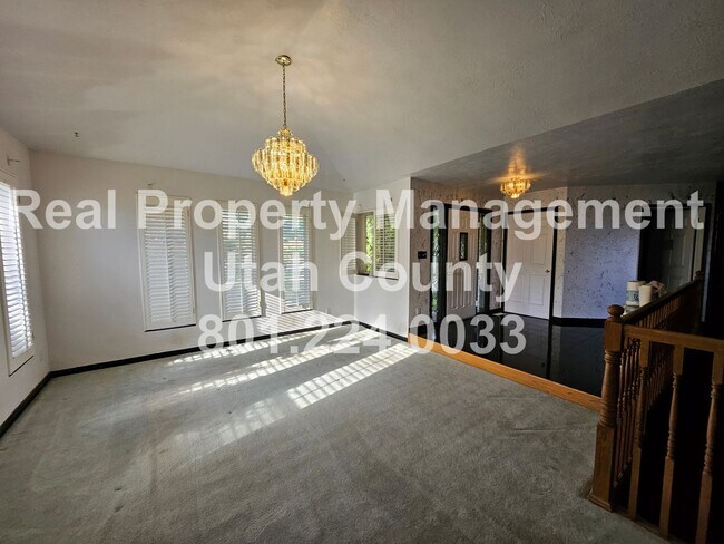 Building Photo - Elk Ridge Home with Unobstructed Valley Views